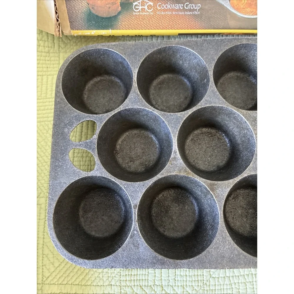 Griswold Vintage Puffy Muffin Pan Cast Iron Country Group w/ Original Box 11 Cup